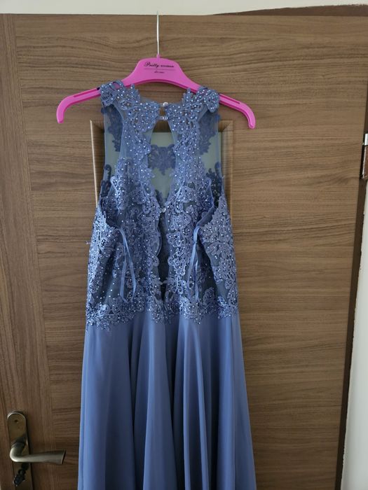 Długa wieczorowa sukienka