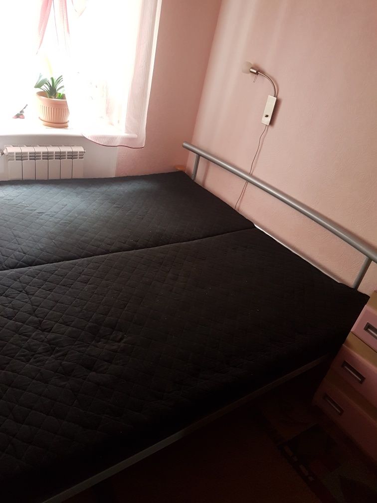 Кровать двуспальная, матрасы в подарок