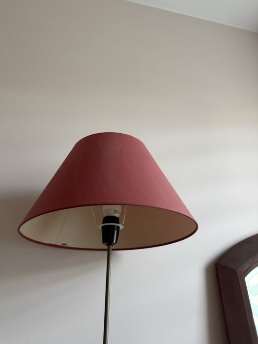 Lampa stojąca z gazetnikiem vintage prl