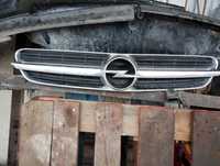 Zderzak i grill czarny Opel Vectra c po liftingu 2005