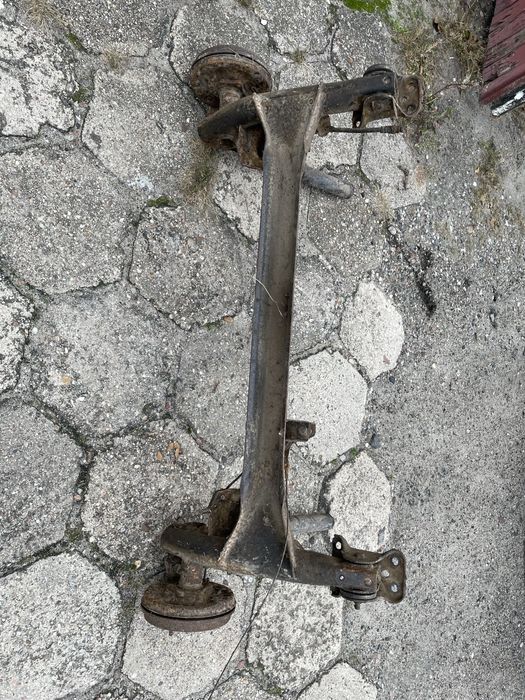 Fiat Uno belka tył tylna oś