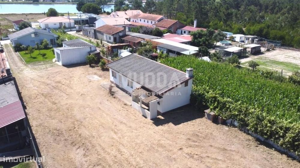 Venda Terreno com construção não licenciada na Zona do Carregal, Ovar