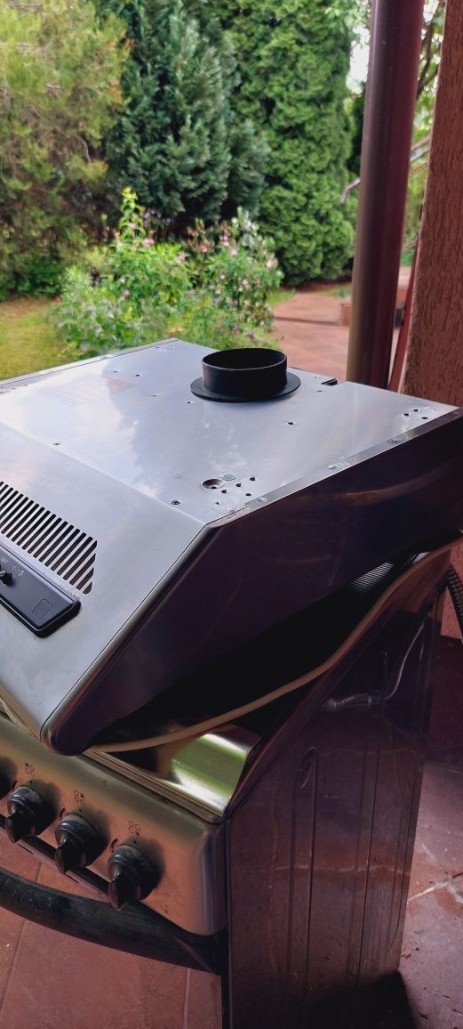 Kuchenka gazowo-elektryczna wolnostojąca INDESIT i okap