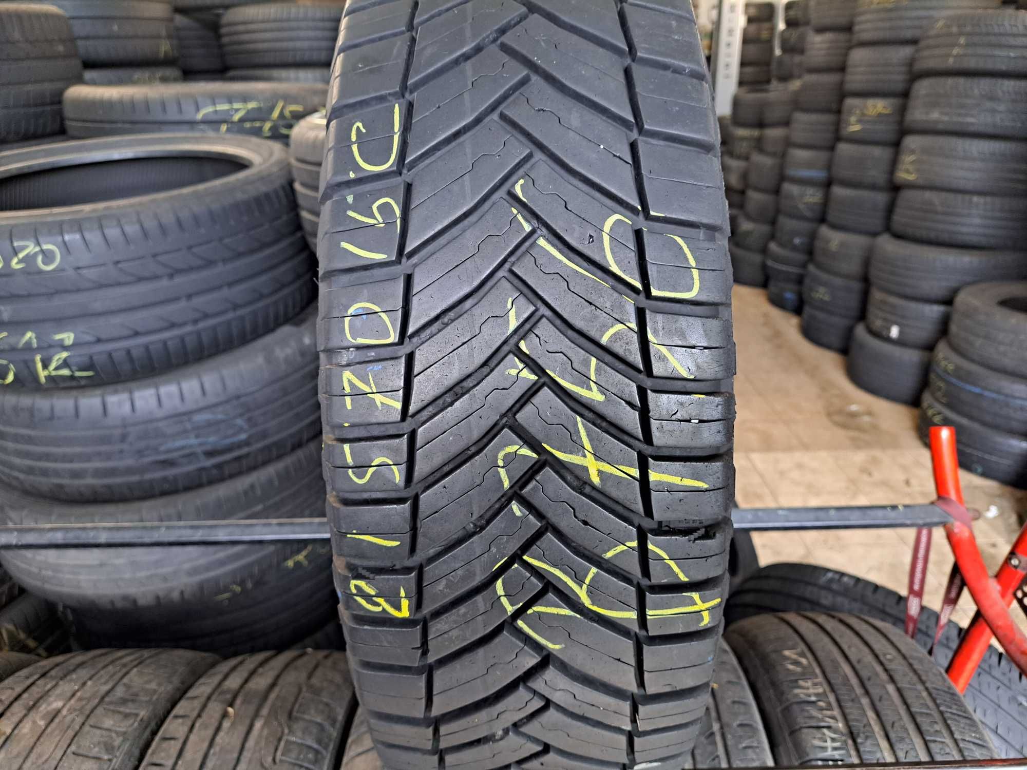 Opona 215/70/15 c Michelin Agilis Cross Climate