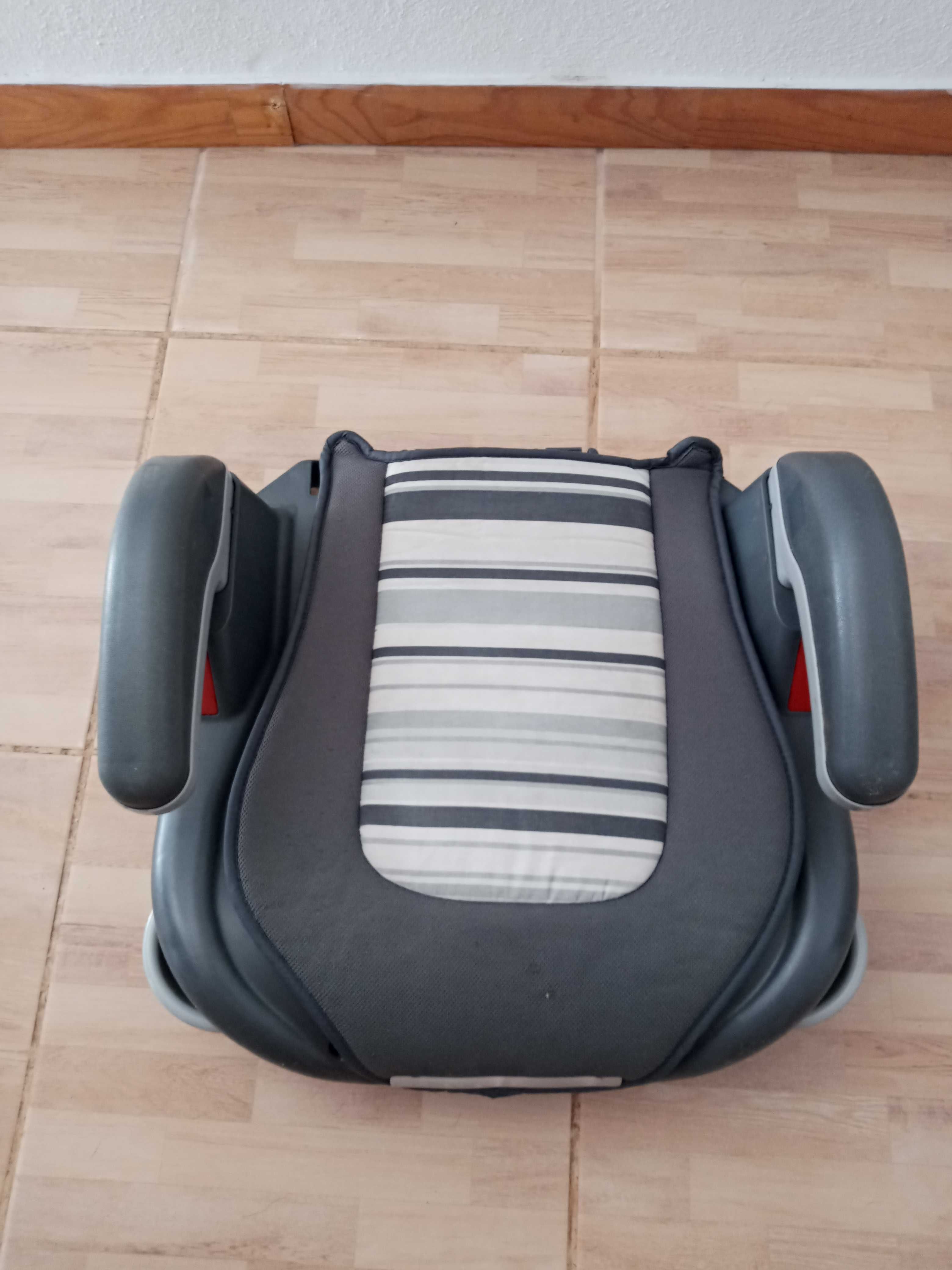 Banco de criança p automovel com 2 suportes de bebida