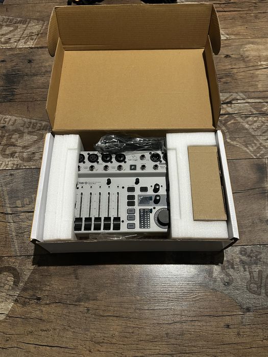 Mikser DJ Behringer Flow 8