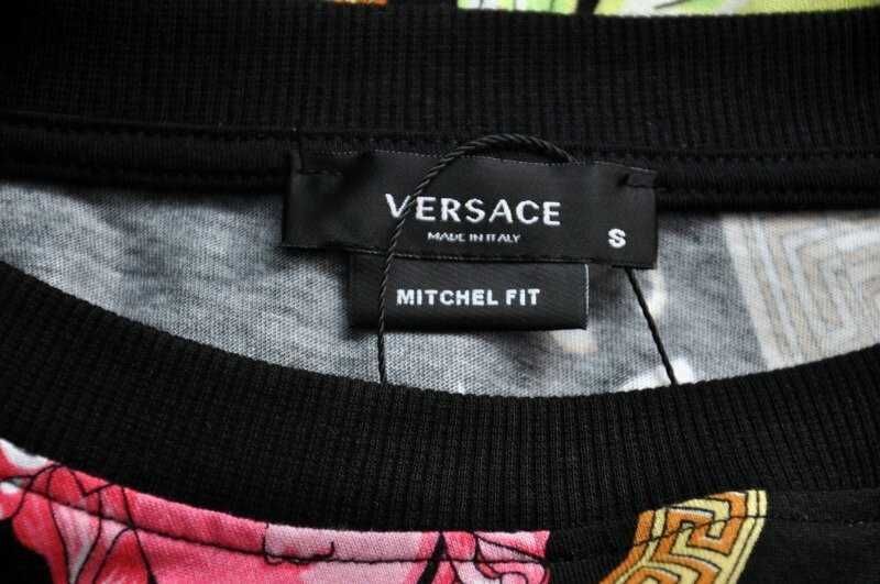 "VERSACE". Оригинал. Италия. Стильная брендовая футболка. на M / L.