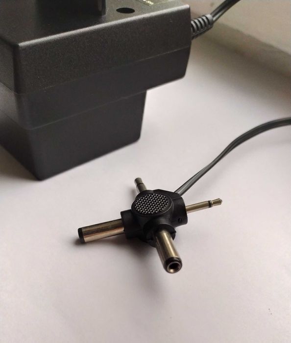 135 гривен Блок питания , Зарядное устройство , Штекер 4 в 1 / Germany