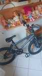 Bicicleta preta.