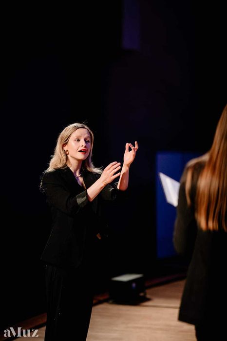 Lekcje gry na pianinie, lekcje śpiewu, oprawa ślubna