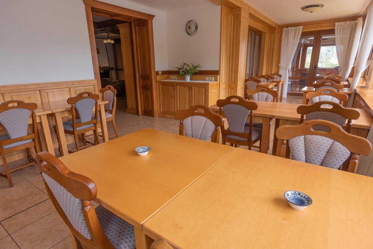 Продається будинок у серці Карпат зі СПА та критим басейном