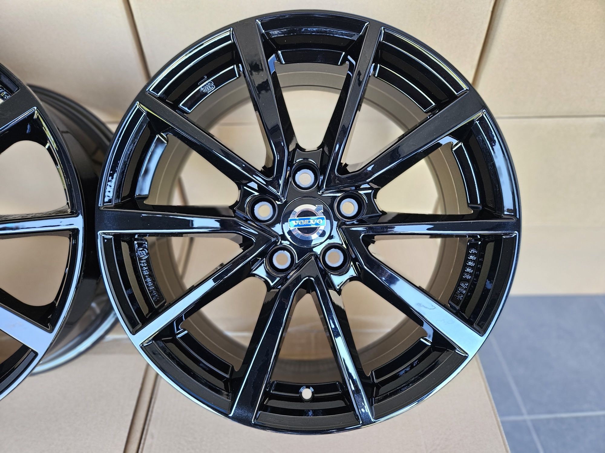 Volvo 17 " Nowe Czarne 5x108 S60 V60 V40 C30 S40 V50 S80 V70 Felgi