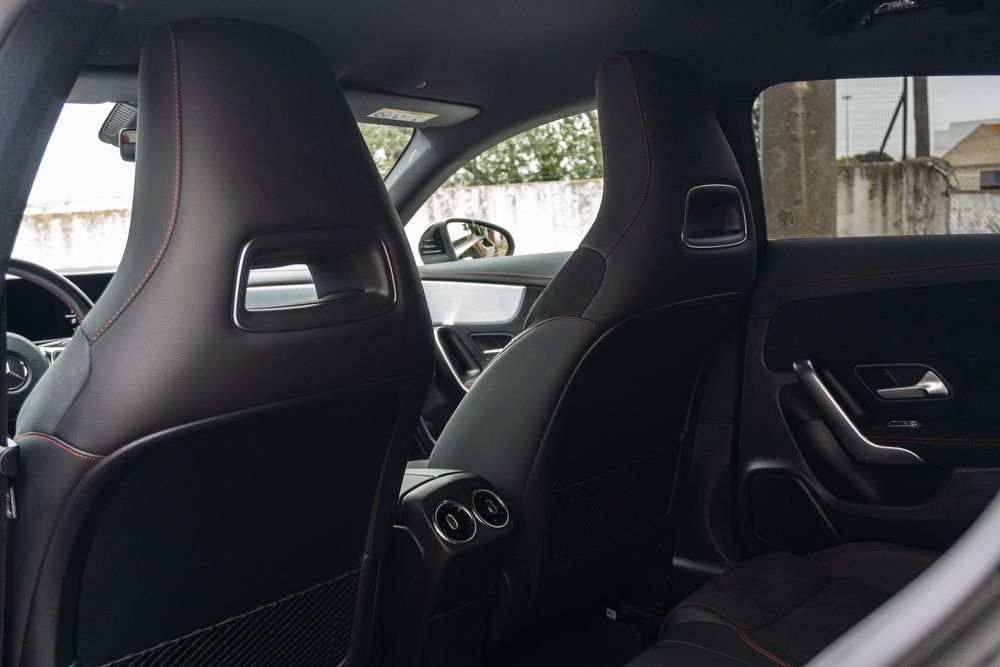 Mercedes-Benz CLA 180 Shooting Brake 7G-DCT AMG Line (financiamento)