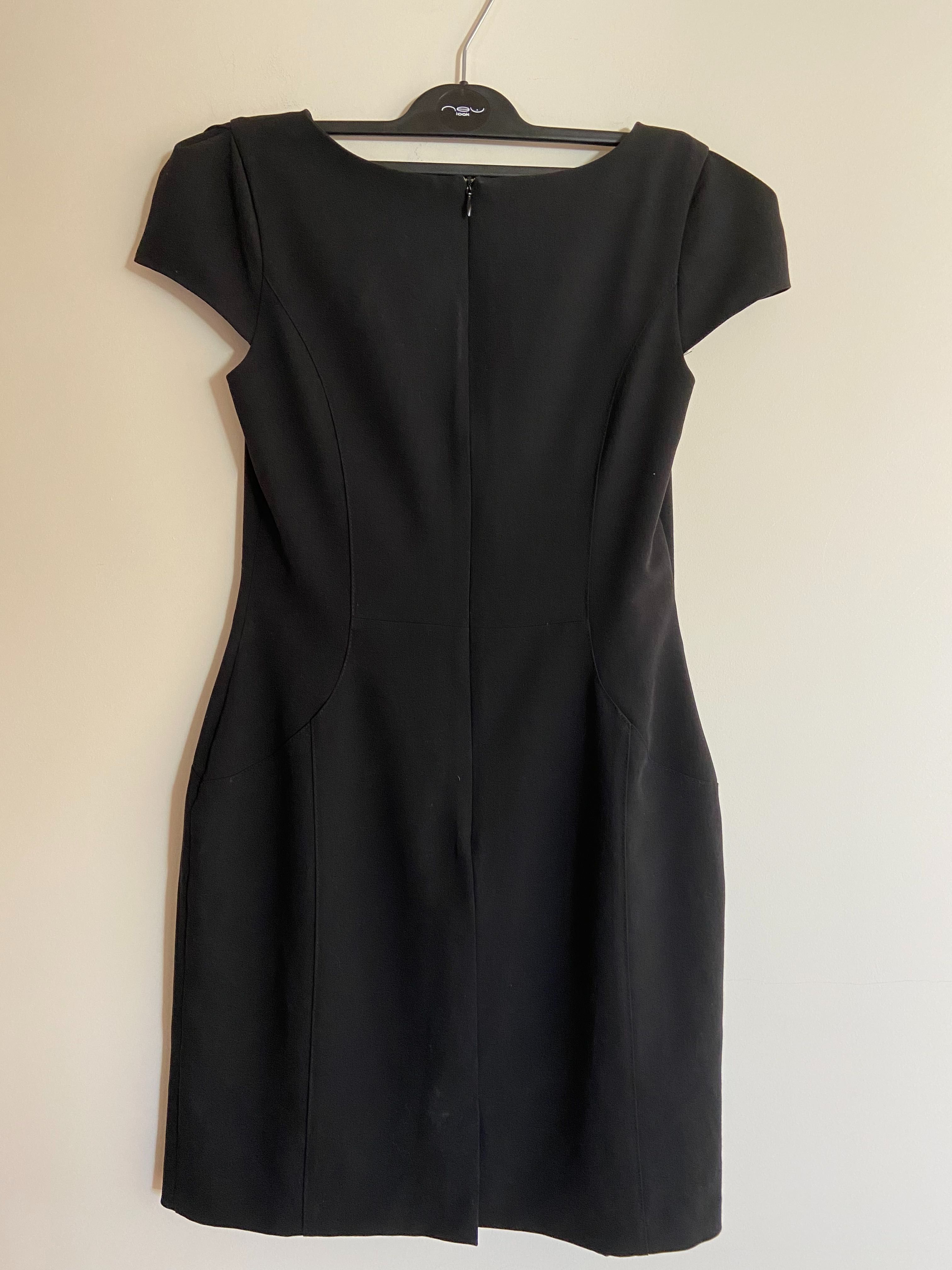 Czarna biurowa dopasowana sukienka firmy F&F