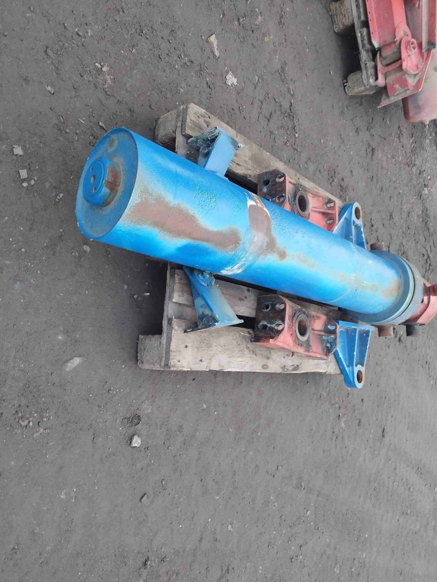 Siłownik Hydrauliczny teleskopowy do wywrotu naczep wywrotka, gondola