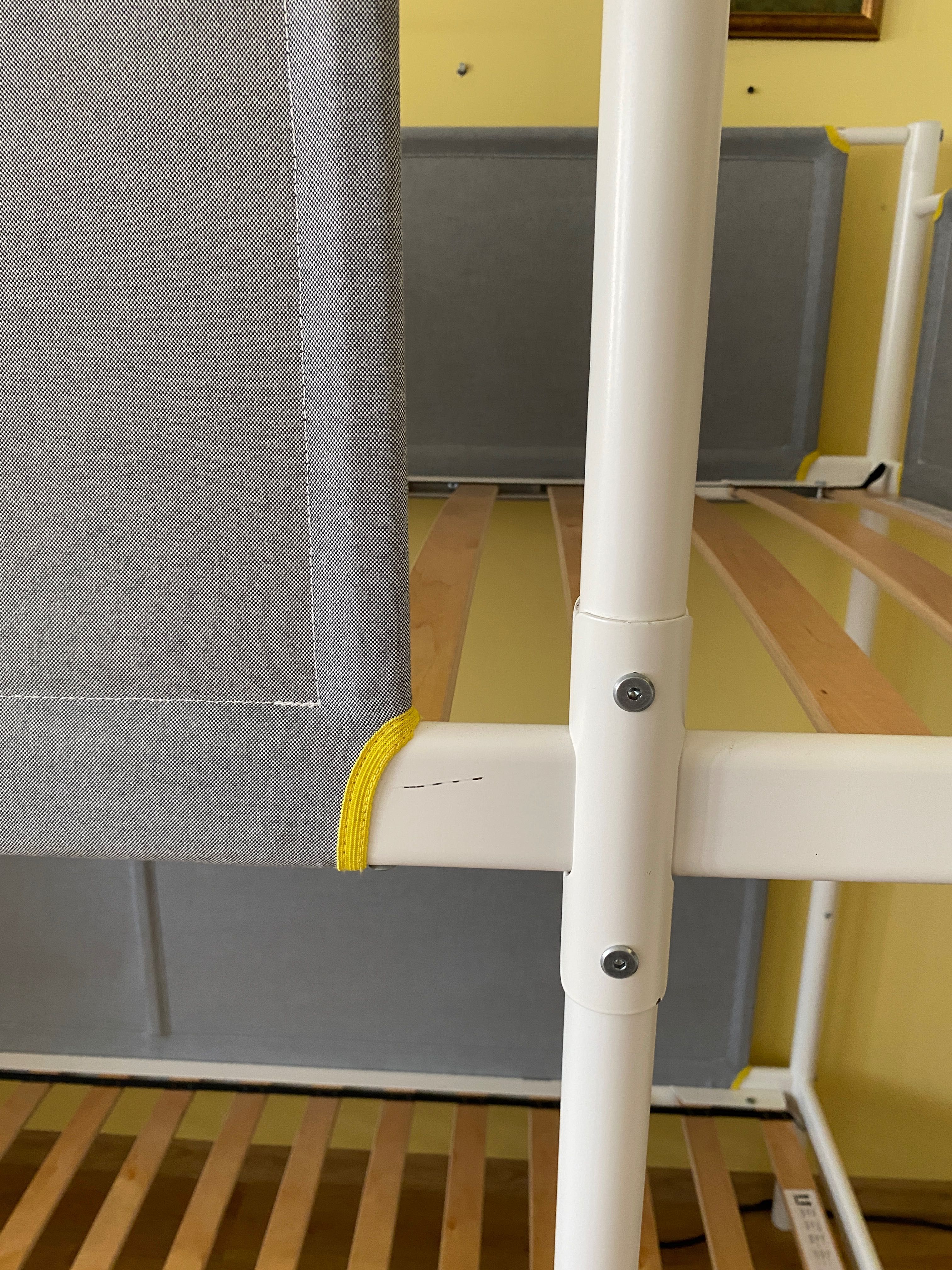 Łóżko piętrowe Ikea + 2 materace Ikea