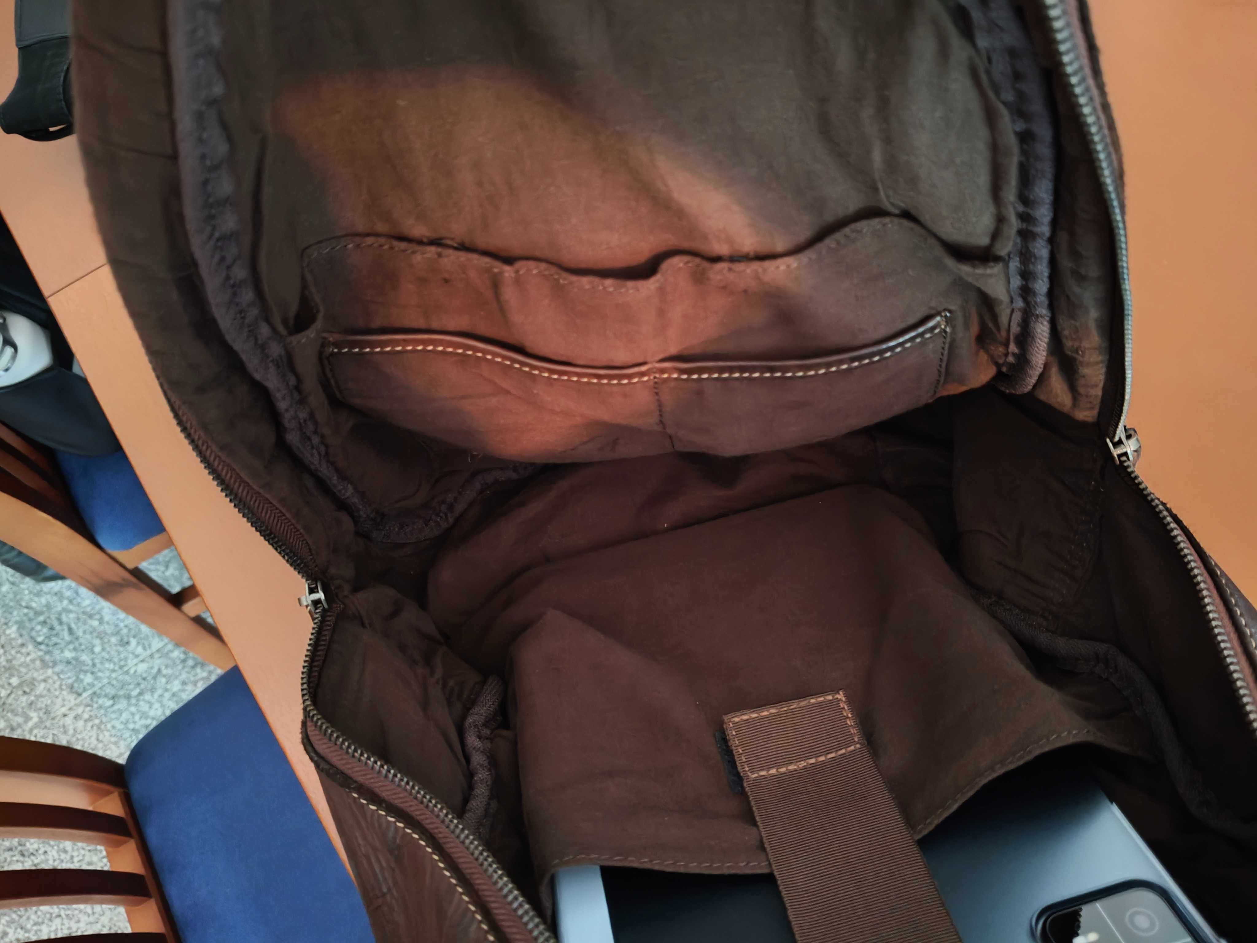 Mochila em pele genuína