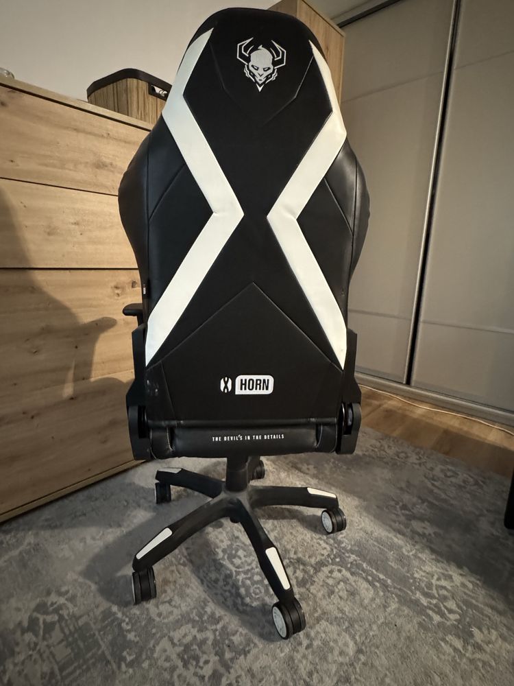 Fotel DIABLO CHAIRS X-Horn (L) Czarno-biały