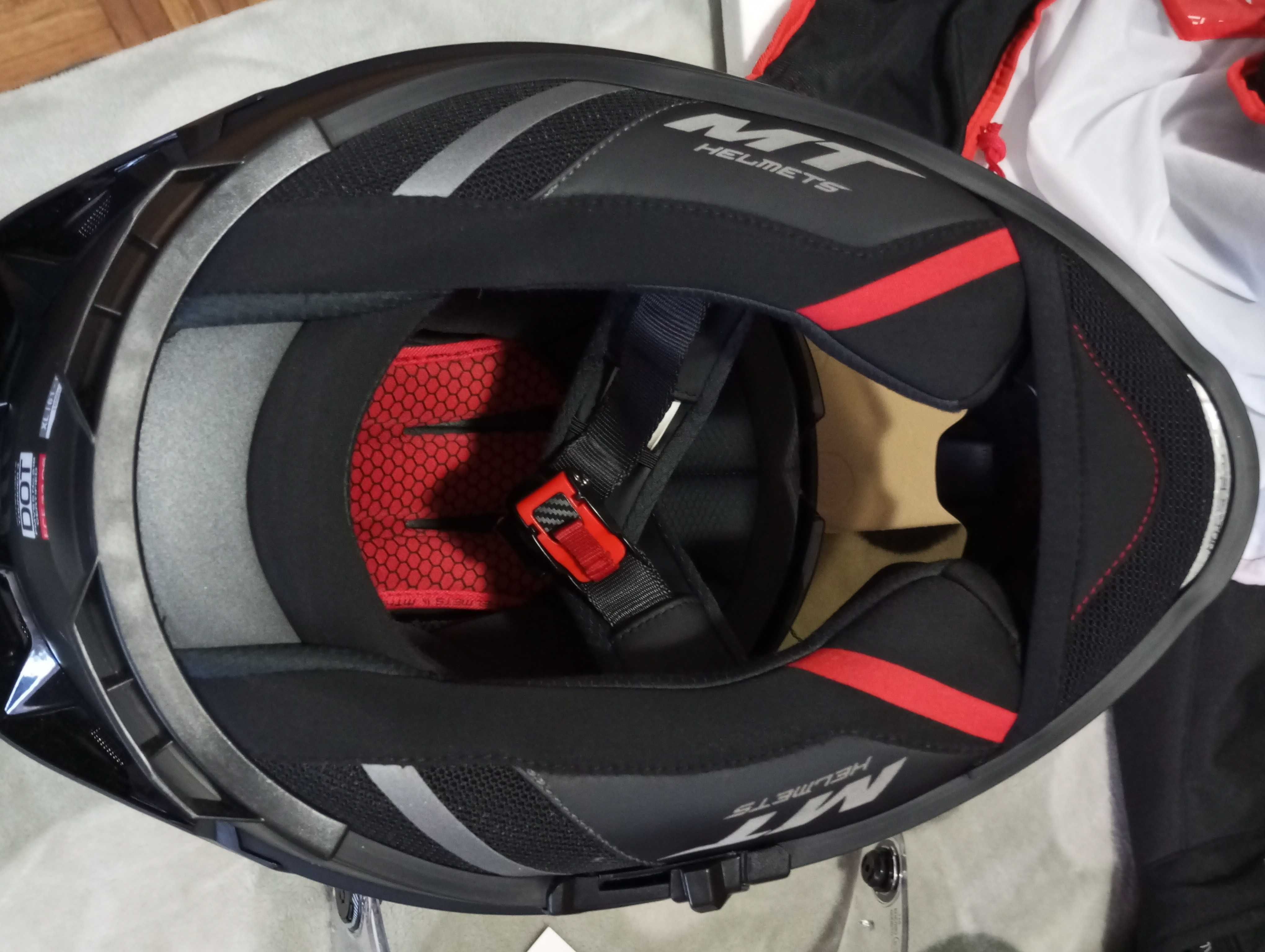 Capacete MT Thunder 4