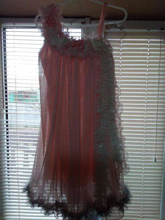 Продам нарядное платье +. шарфик