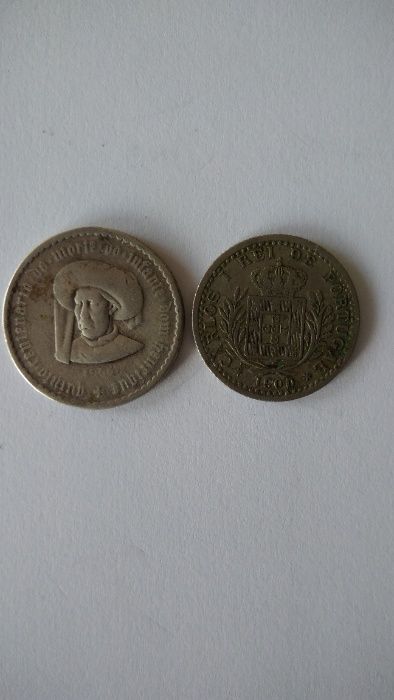 Moedas antigas de escudos e uma de 100 reis