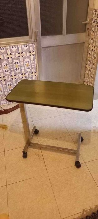 Mesa de apoio móvel