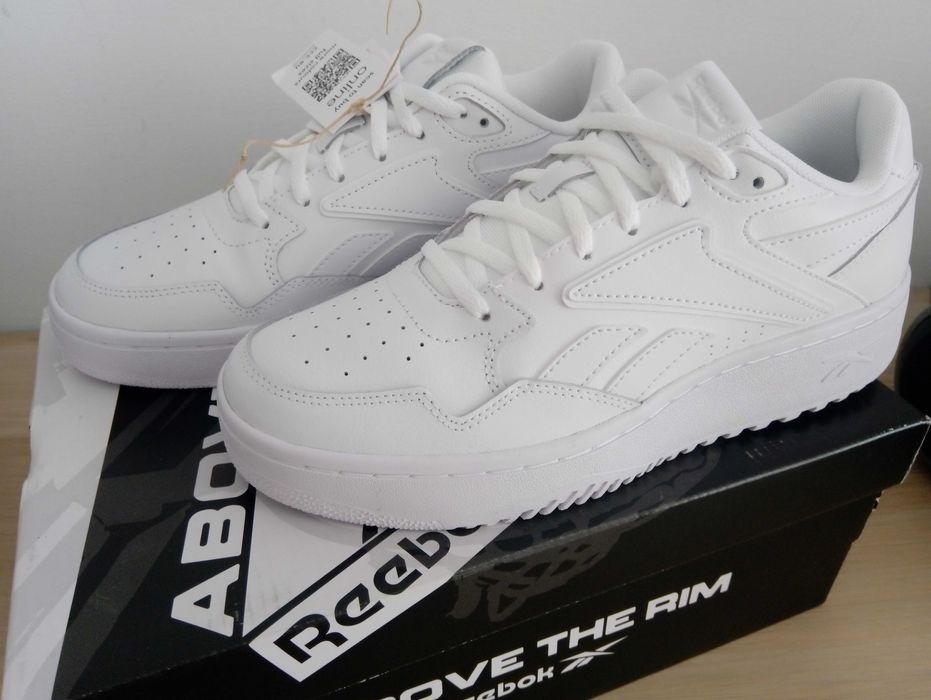 białe skórzane buty sportowe unisex Reebok ATR CHILL JR dł.wkł.25,2 cm