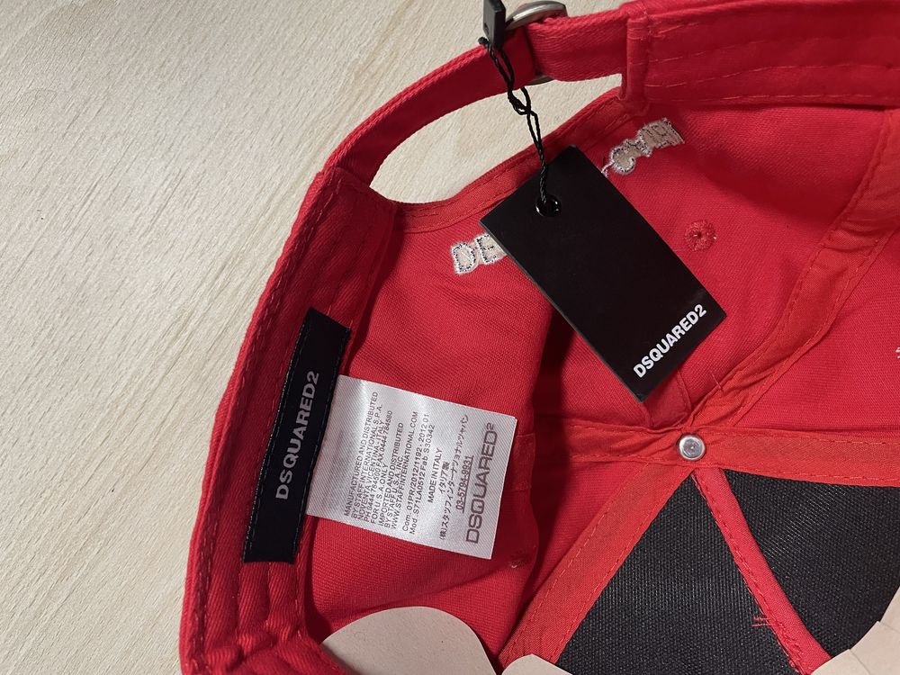 Nowa czapka DSQUARED2