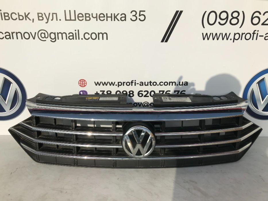 Решітка радіатора Jetta MK7 17A853653E