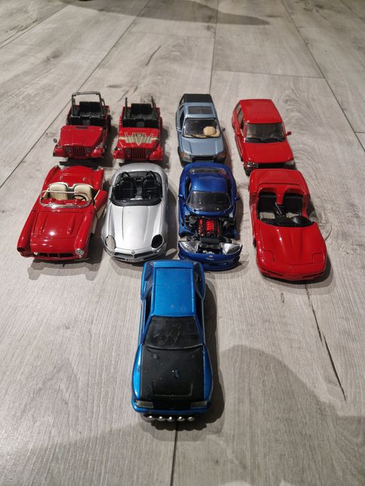 Modele samochodów bburago burago skala 1:24 uszkodzone okazja