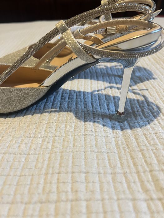 Sandália brilhante de cerimónia