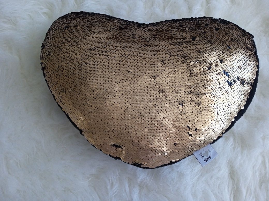 Подушка декоративная сердце паетки для дома кафе дизайнерская