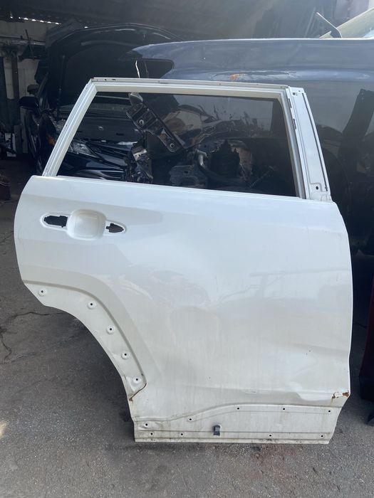Дверь передняя задняя Toyota Rav4