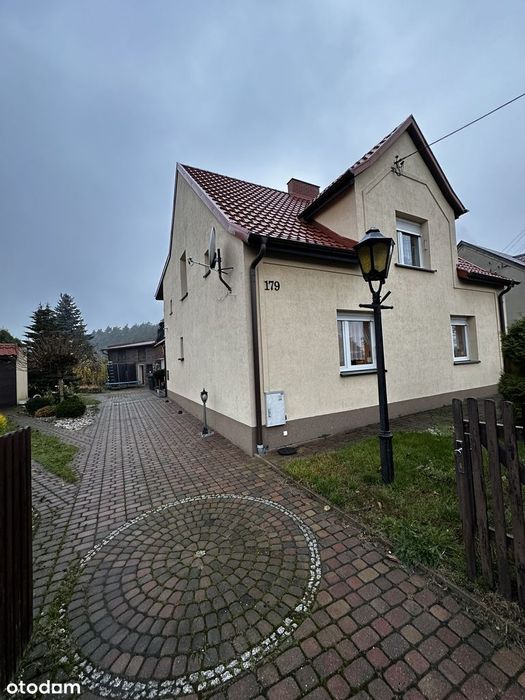 Przestronny dom pod Kościanem z opcją 2 mieszkań – świetna lokalizacja