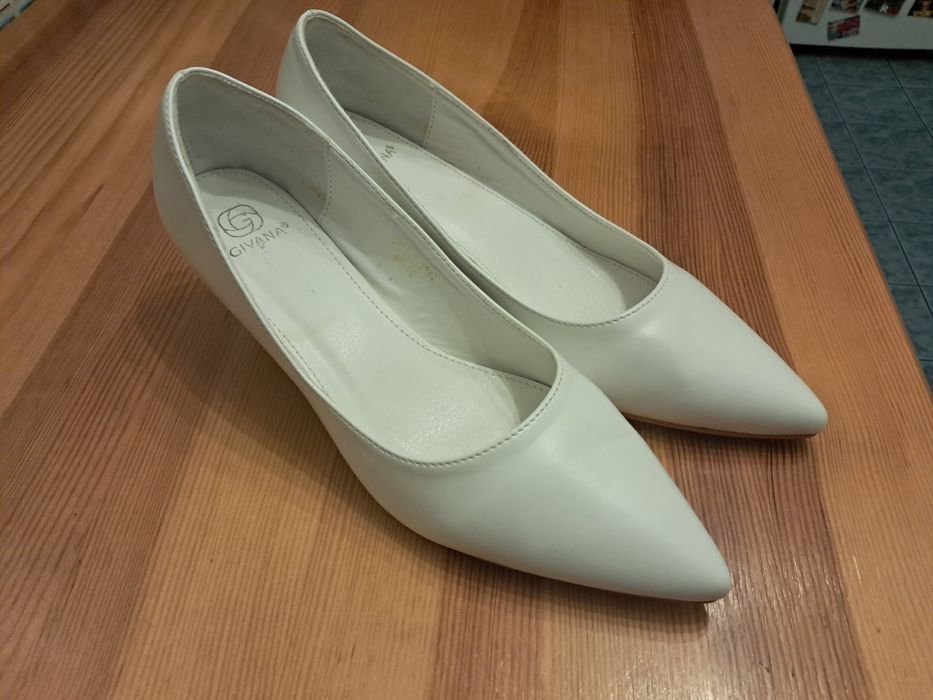 Białe niskie szpilki roz.40