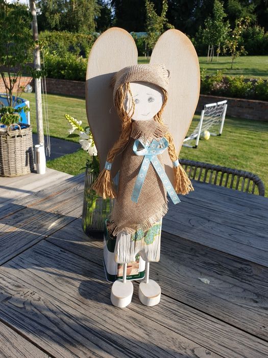 Drewniany anioł przynoszący szczęście