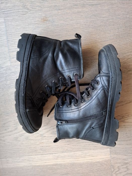 r37 czarne lekko ocieplane trapery