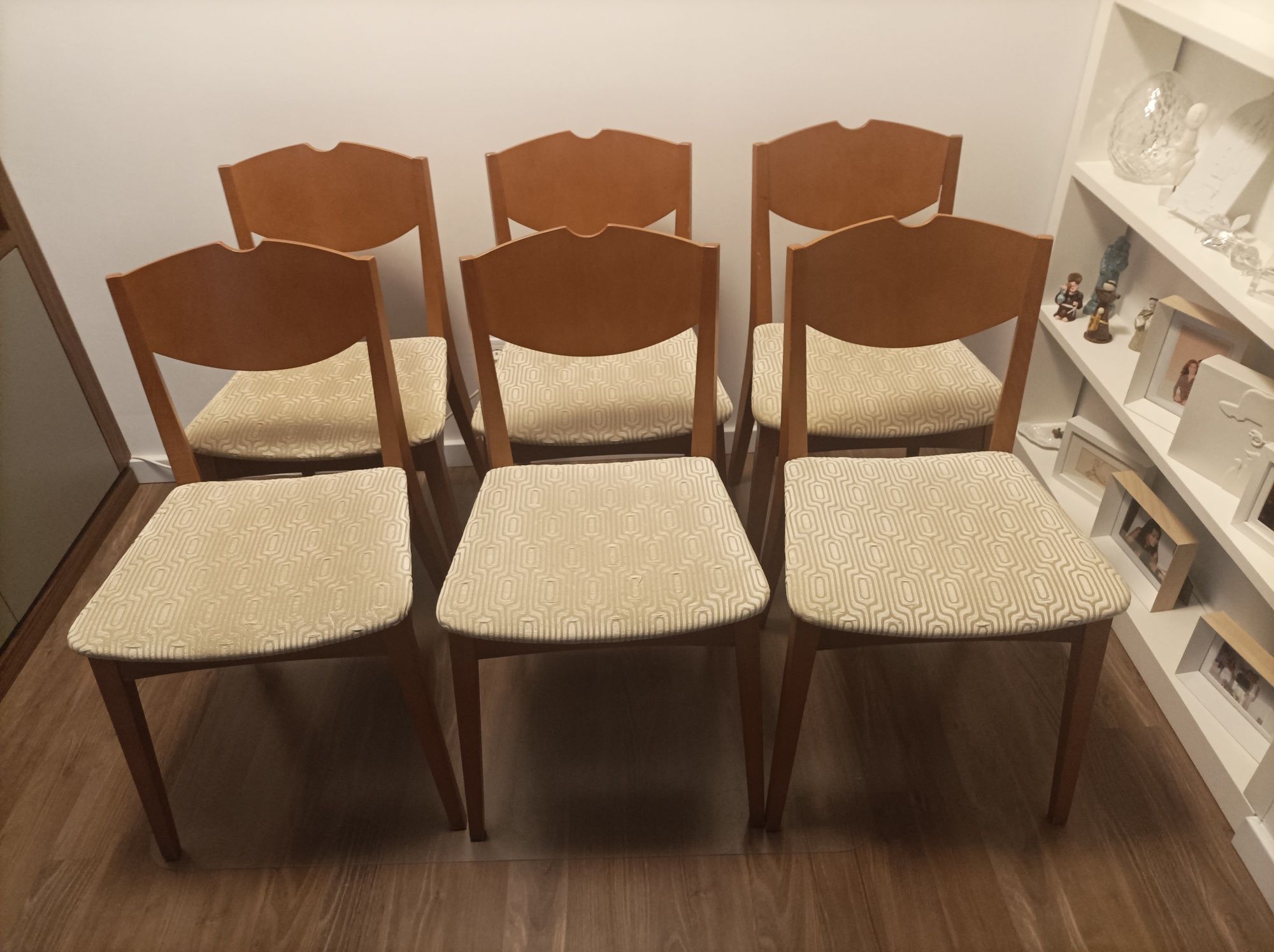 Mesa de jantar e 6 cadeiras