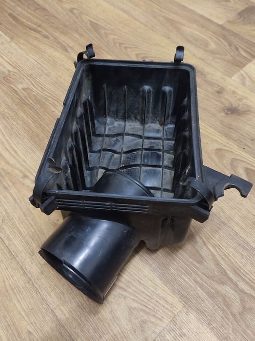 Корпус  повітряного фільтра Hyundai Tucson (низ) 28112-2E000