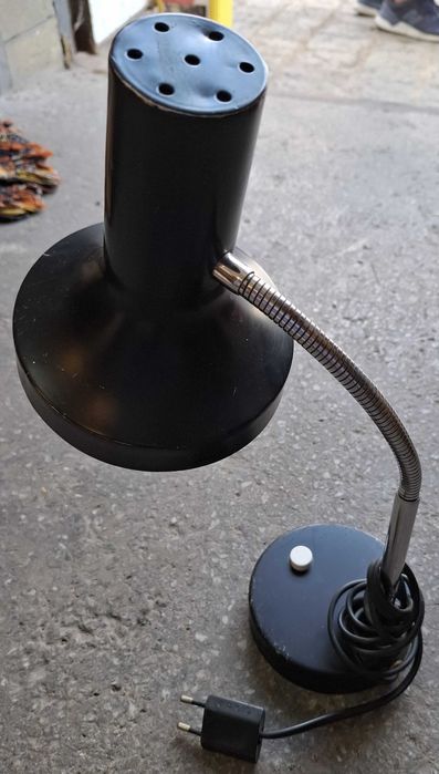 Lampka biurkowa gięta