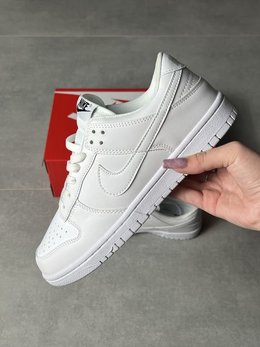 Кросівки Nike SB Dunk Low White унісекс кросівки на кожний день