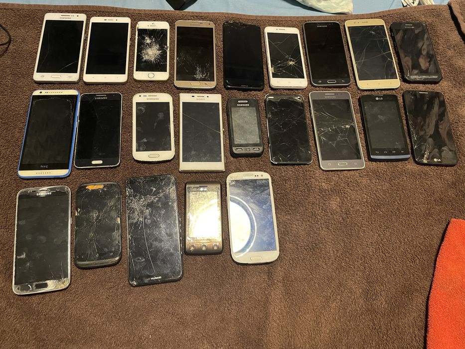 Mix 23 telefony + 10 niekompletne + 26 baterii. Okazja! Zlom odzysk.
