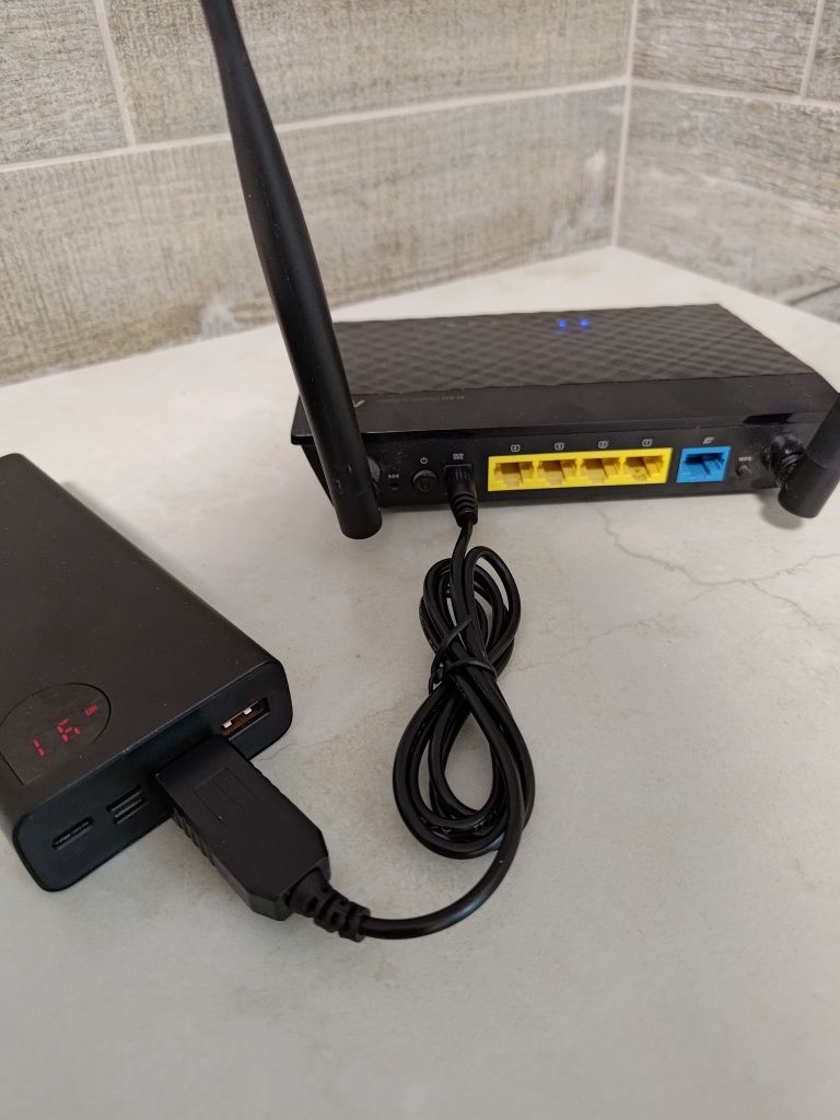 WiFi роутер, кабель питания