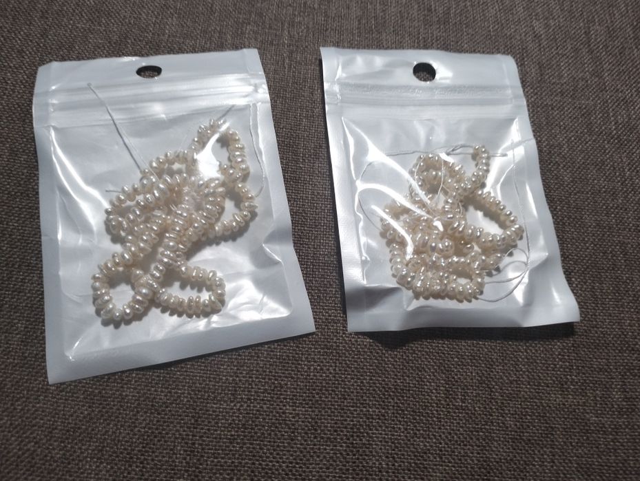 Нитка натурального жемчуга, длина бусин 3-4 мм