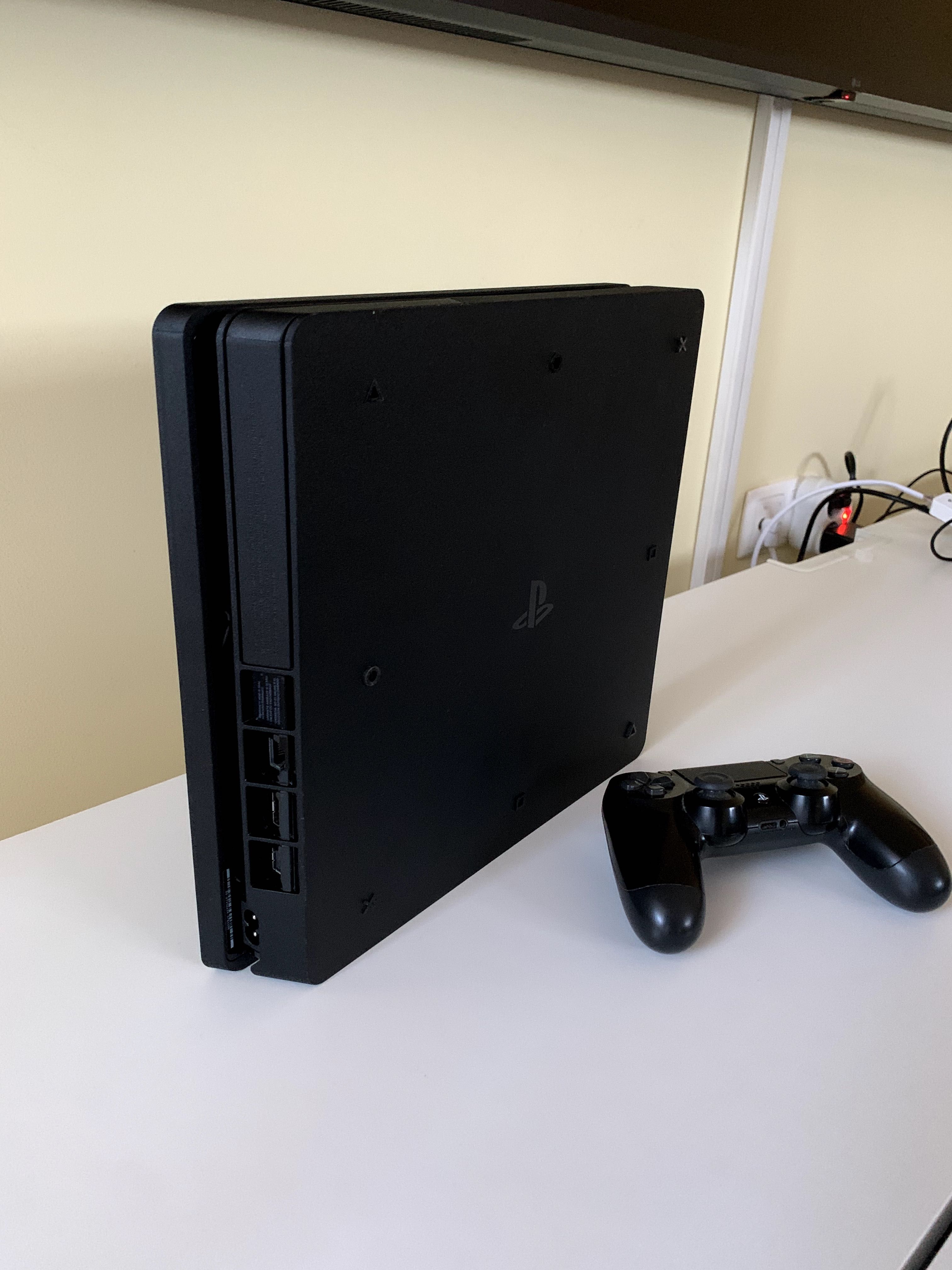 PlayStation 4 Slim 500GB+ 1 Comando