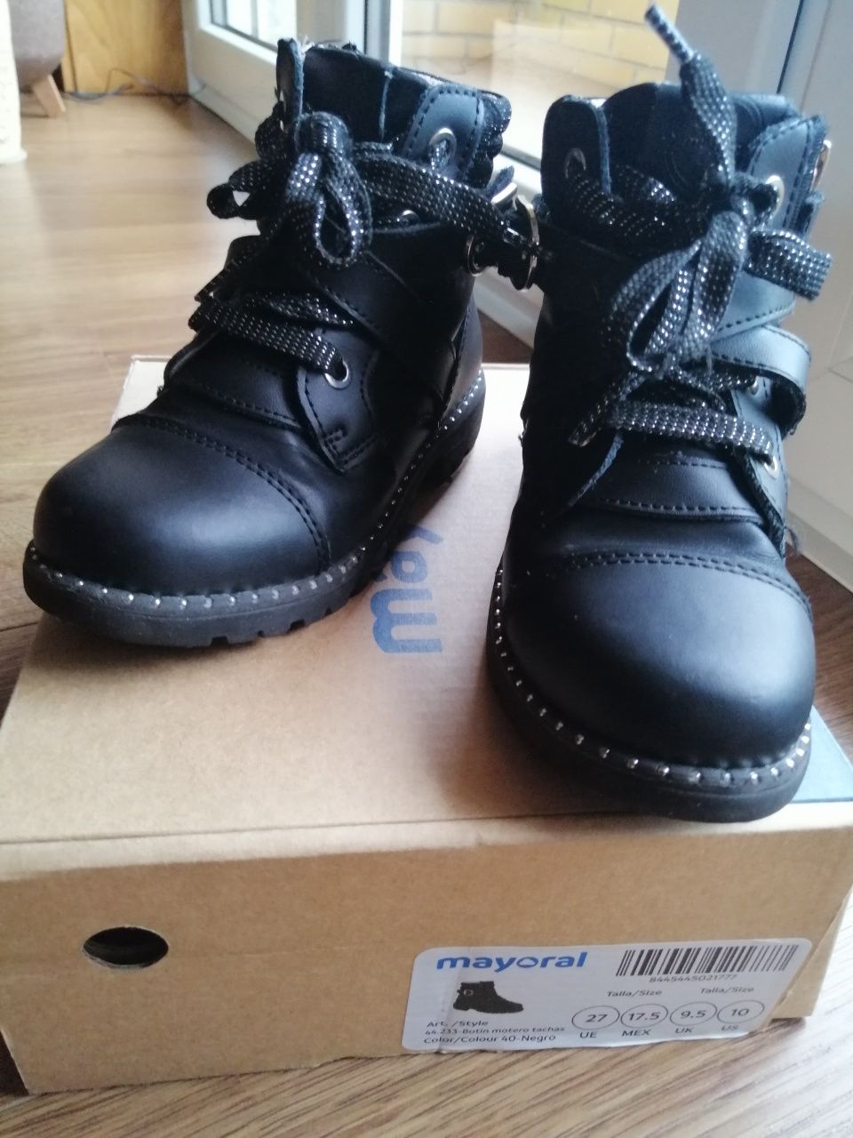 Botas de menina tamanho 27  marca Mayoral