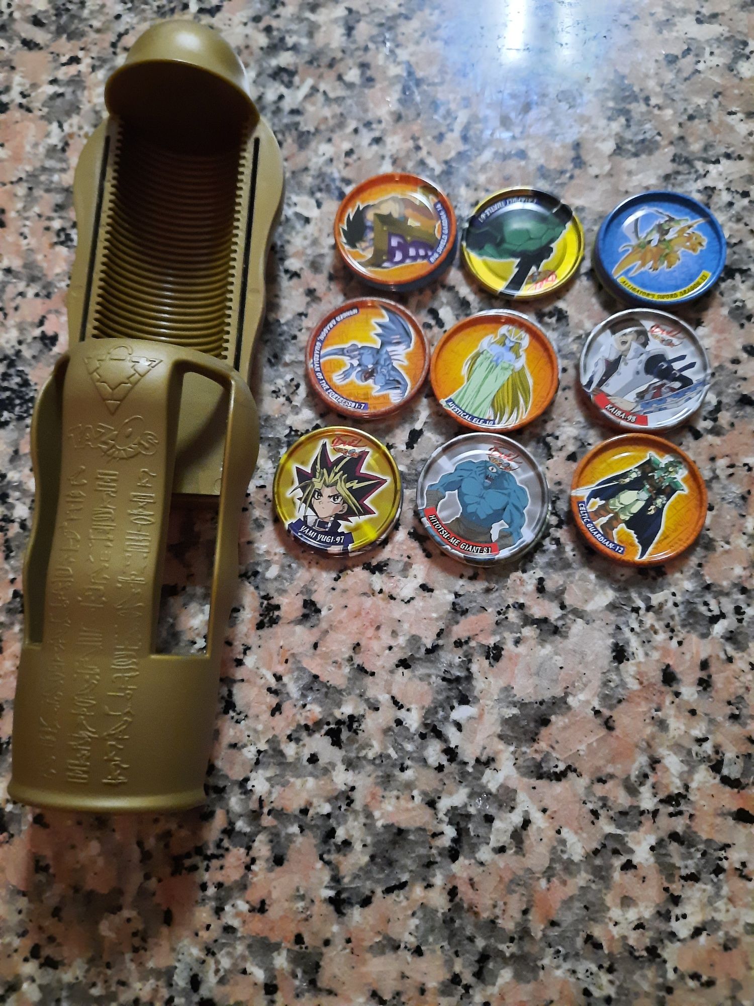 Tazos , yu gi oh, digimon , beyblade