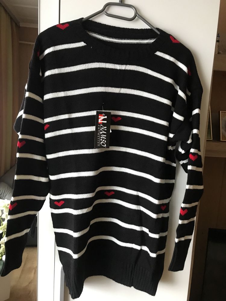 Sweter w serduszka nowy