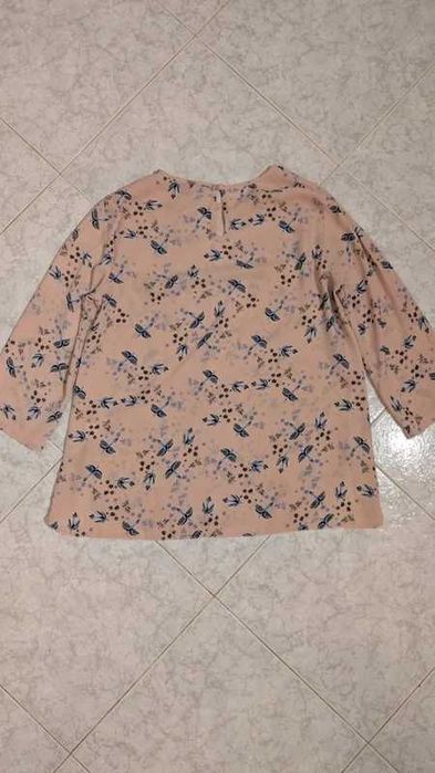 Blusa com pássaros andorinhas azuis larga simples