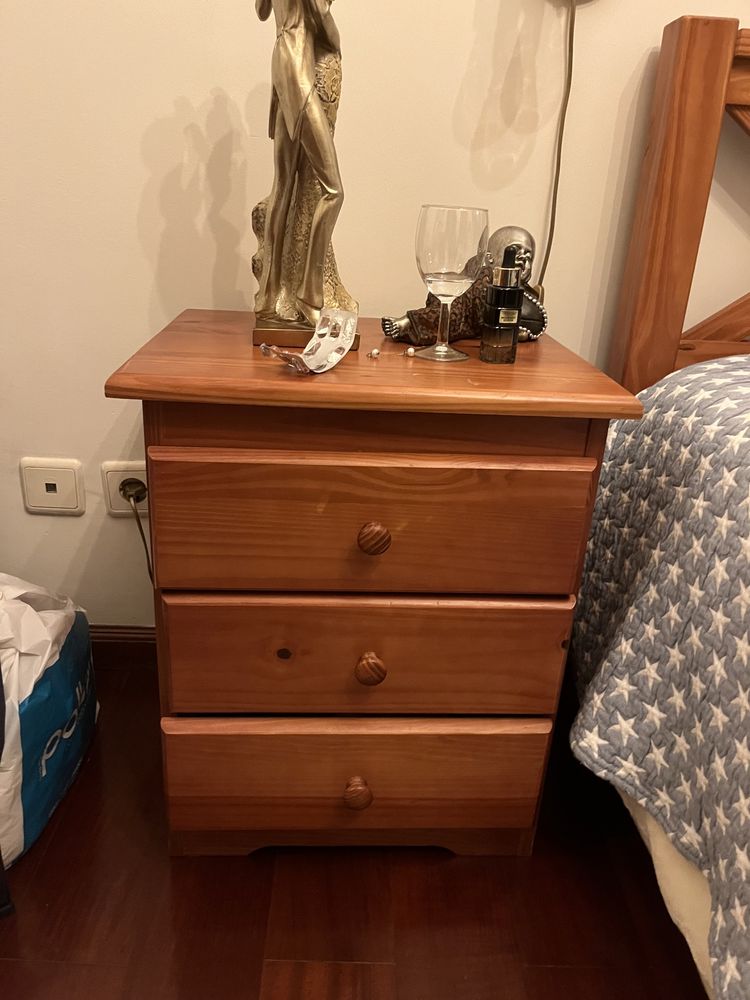 Quarto de casal completo em madeira maciça